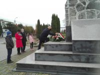 Władze Gminy Wielgie składają wieniec pod pomnikiem
