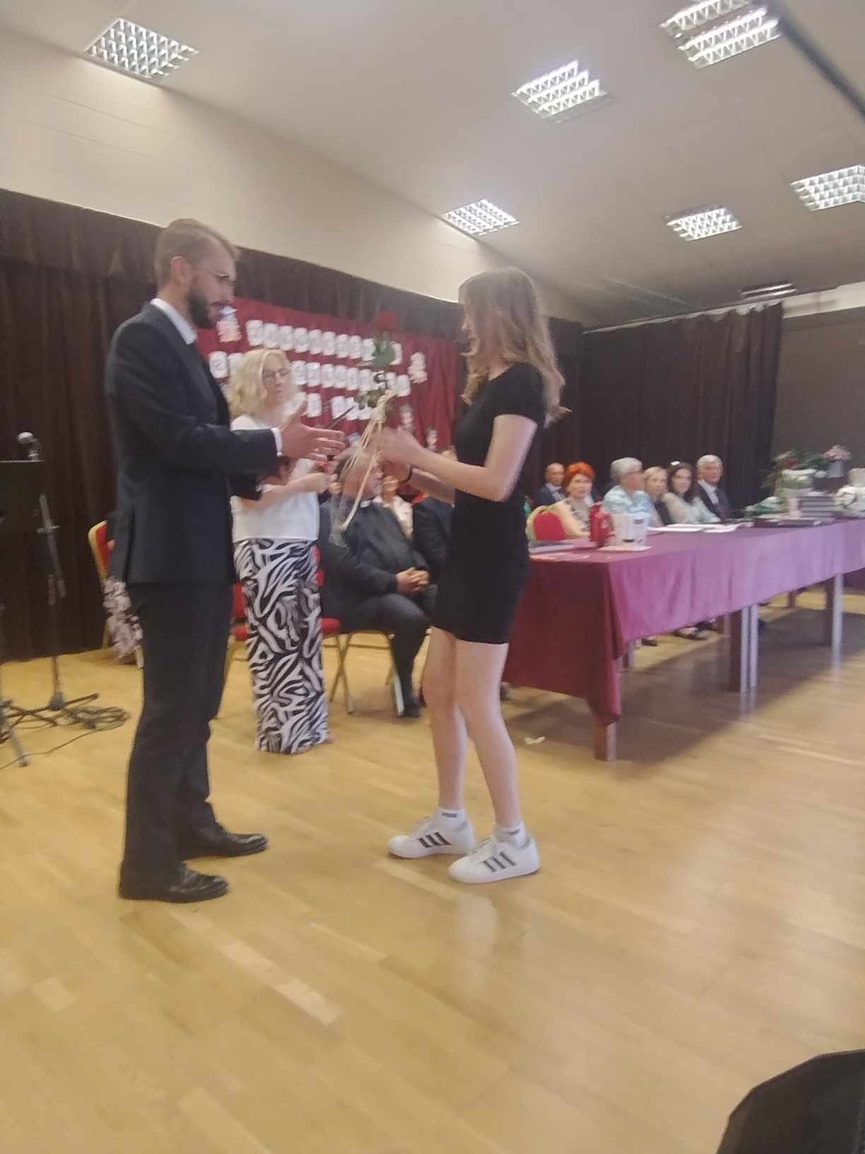 Wręczenie przez Wójta Gminy nagrody dla najlepszej uczennicy